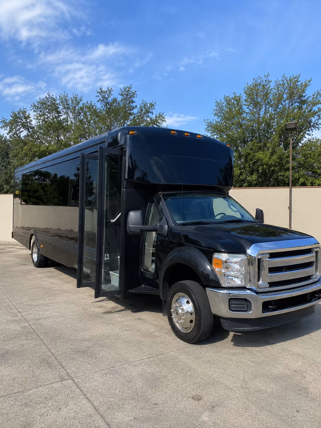 ithaca 20 passenger party bus